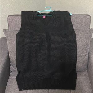 Vince Camuto Black V-Neck Sweater